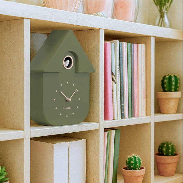 Horloge à coucou kaki avec cadran beige
