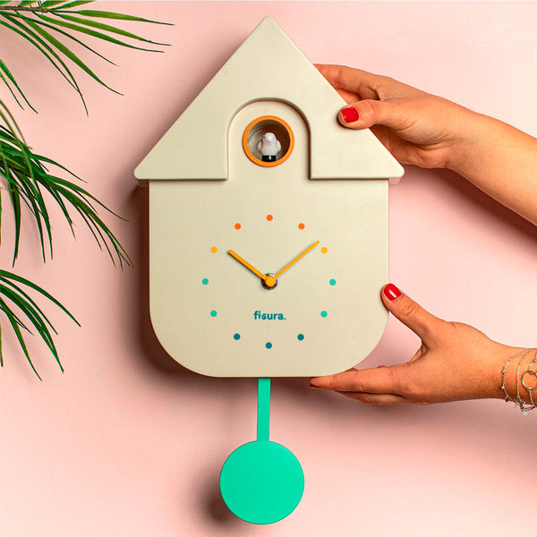 Horloge à coucou blanche avec cadran multicolore