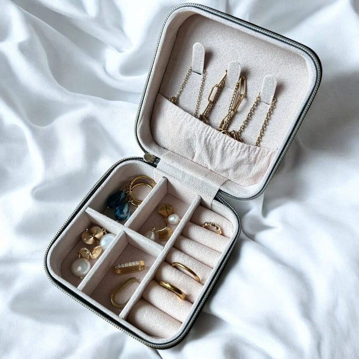 Boîte à bijoux de voyage carrée en forme cœur noir par DUESTELLE ITALIA • Amour, GLAMOUR,