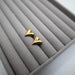 Clous d’oreilles en forme de cœur doré par DUESTELLE ITALIA • accessoires, bijoux, dressing,