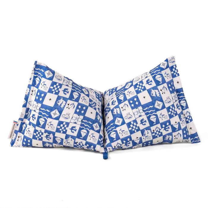 Coussin du quotidien · SALVADOR Sifnos par PETITS CADORS • bleu, NEW, spring