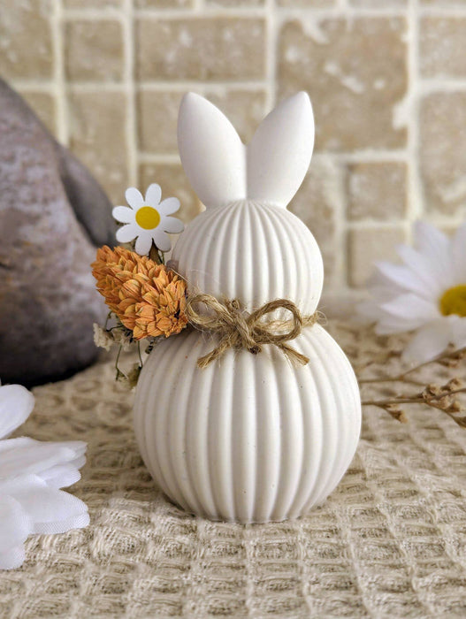 Petit lapin avec fleurs séchées – Création artisanale