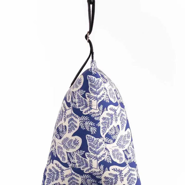 ISIDOR - L’OREILLER DE VOITURE - Delft par PETITS CADORS • beau, CONFORT, coussin, design, décorer