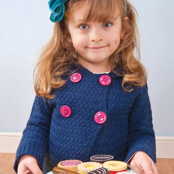 L’ASSIETTE GOURMANDE - biscuits en bois par LE TOY VAN • bretzel, CHRISTMAS, handmade,