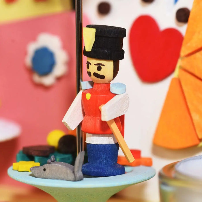 MANEGE MINIATURE AVEC NUTCRACKER par GRAUPNER HOLZMINIATUREN • accessoires, bois, boite a musique, 
