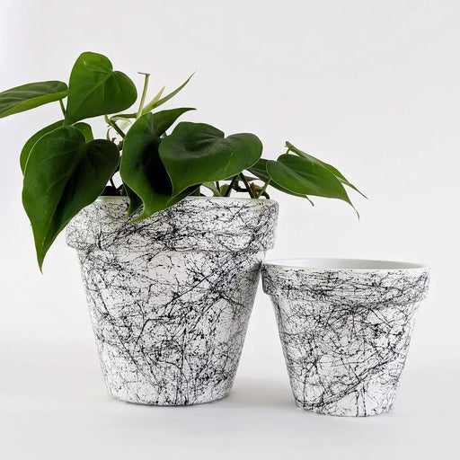 POT EN TERRE CUITE- SPLATTERS-WHITE par SOUTHSIDE ATELIER • beau, célébrer, fabriqué à la main, 