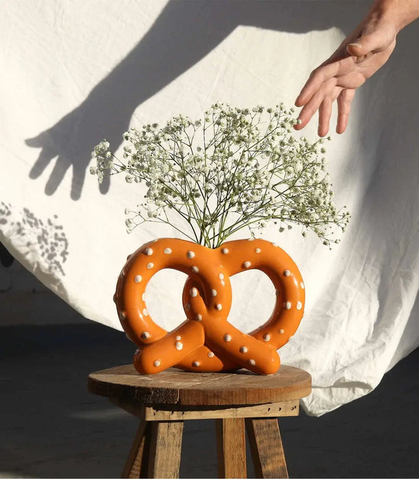 Vase Bretzel par FLUID MARKET • ALSACE, artisanal, couleurs, embellir, fleurs